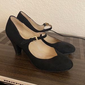 Black Suede Round Pumps